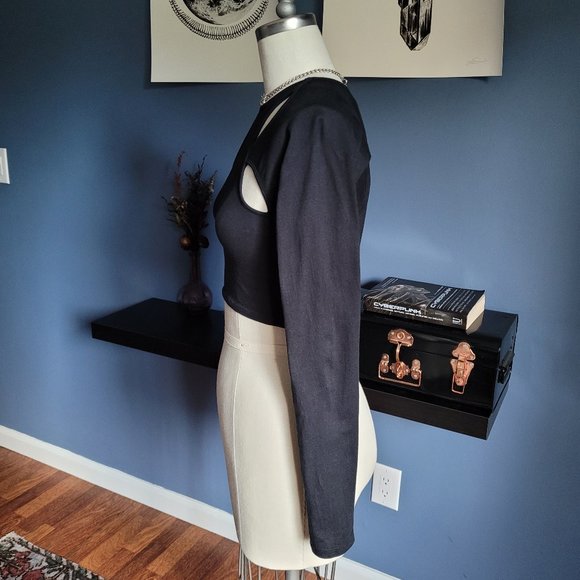 *FREE ADD ON* Motel Cajsa Crop Top in Black (Size S) - Picture 4 of 8